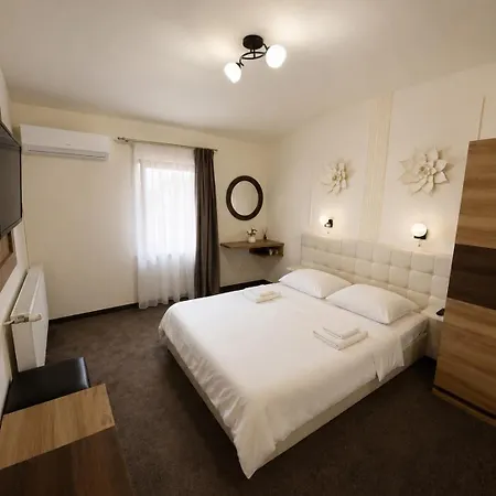 Pensiunea Diadis Konukevi 3*